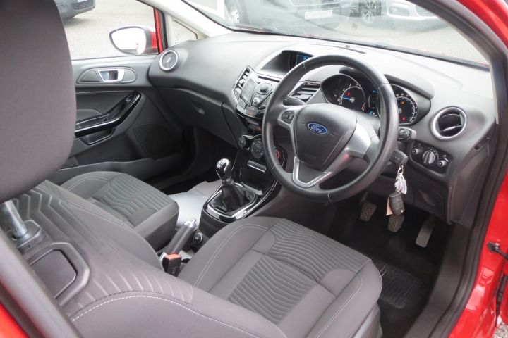 2013 Ford Fiesta image 6