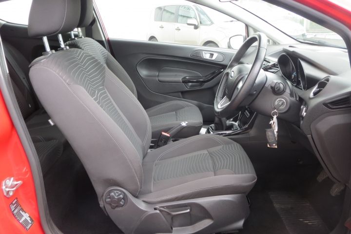 2013 Ford Fiesta image 7