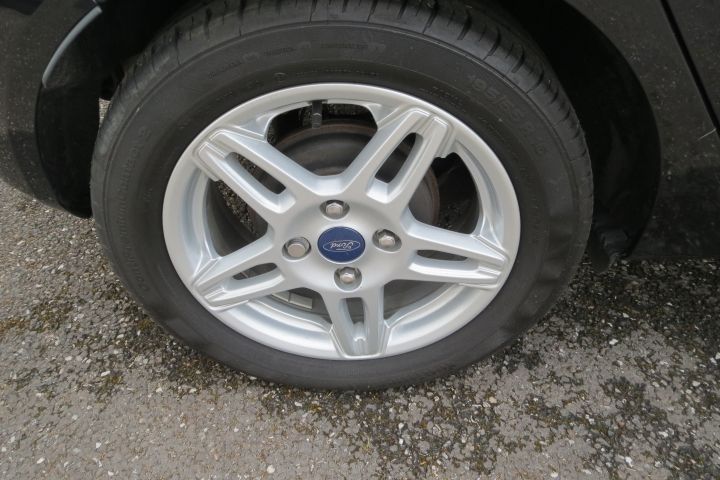 2013 Ford Fiesta image 4