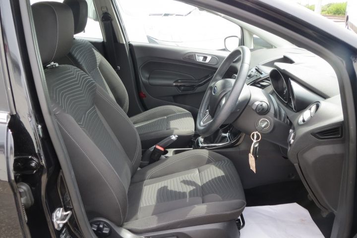 2013 Ford Fiesta image 6