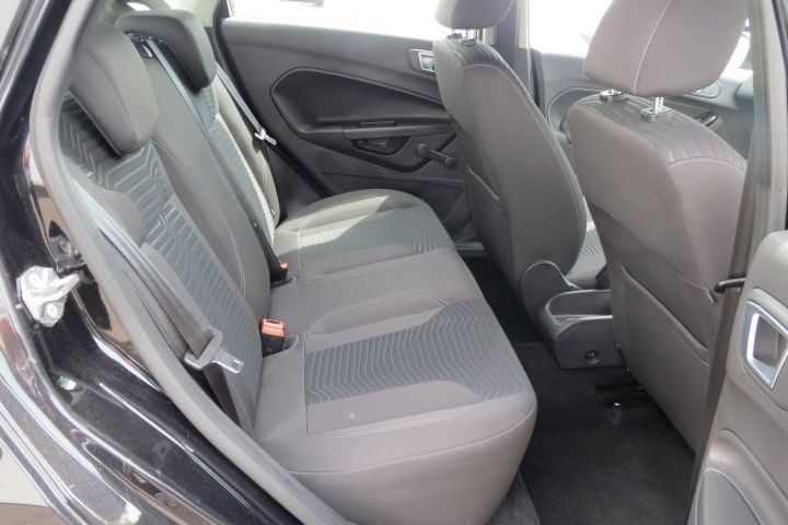 2013 Ford Fiesta image 7