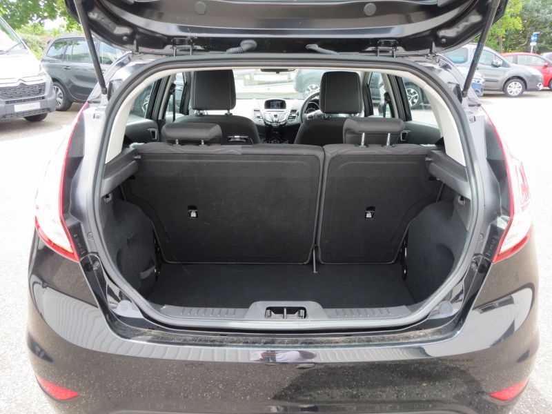 2013 Ford Fiesta image 8