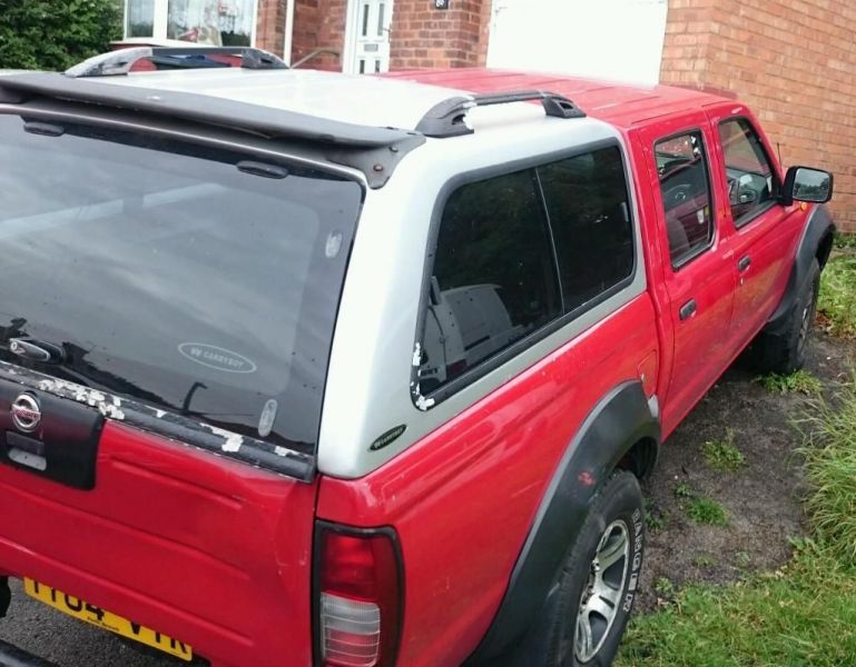 2004 Nissan Navara crew cab diesel image 5