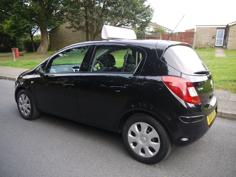 2011 Vauxhall Corsa 1.2 ecoFLEX image 4