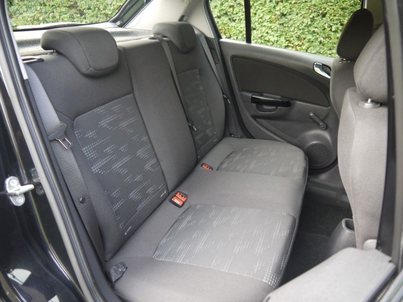 2011 Vauxhall Corsa 1.2 ecoFLEX image 6