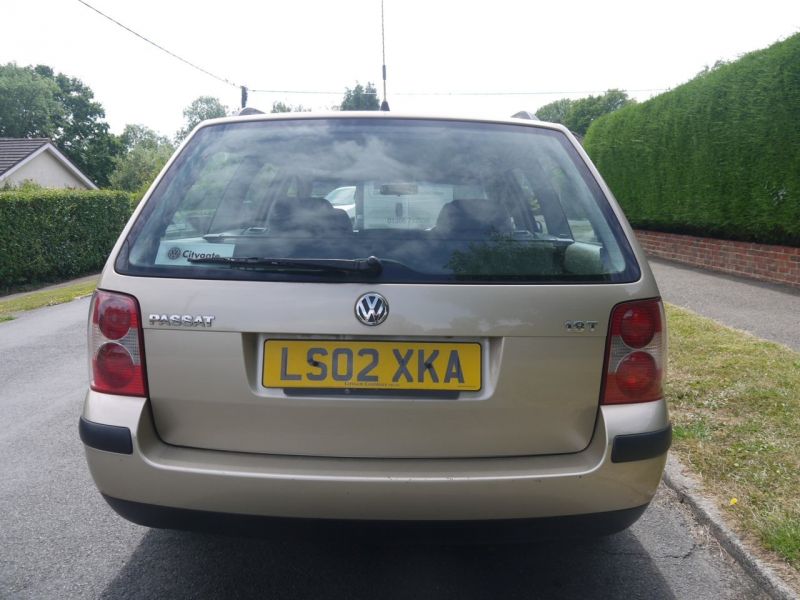 2002 Volkswagen Passat 1.8T S image 2