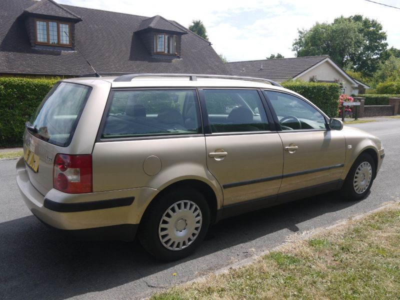 2002 Volkswagen Passat 1.8T S image 3