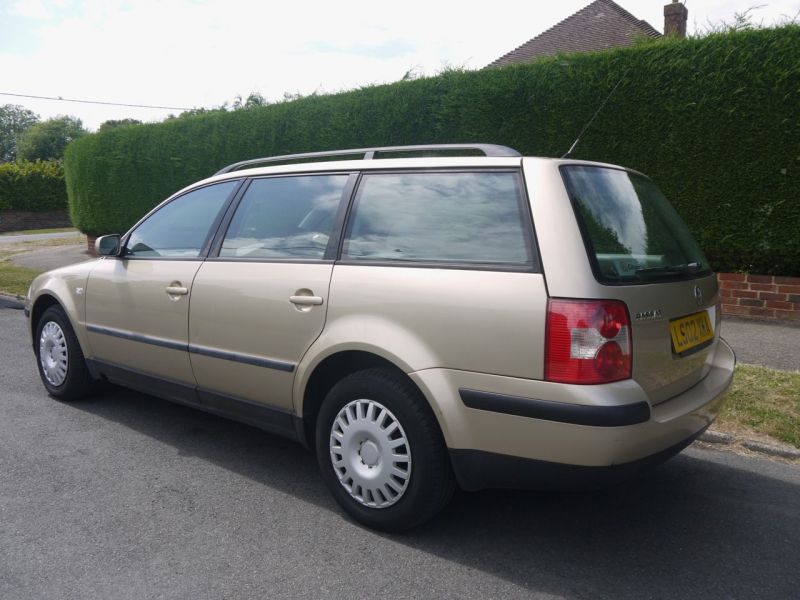 2002 Volkswagen Passat 1.8T S image 4