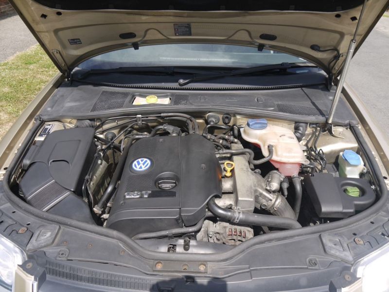 2002 Volkswagen Passat 1.8T S image 7