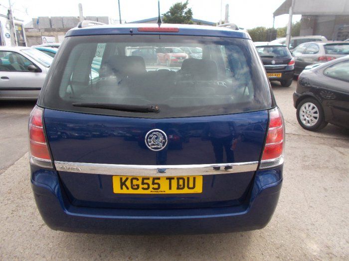 2005 Vauxhall Zafira 1.6 i 16v Club image 3