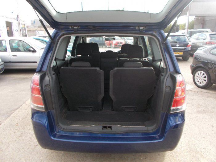2005 Vauxhall Zafira 1.6 i 16v Club image 4
