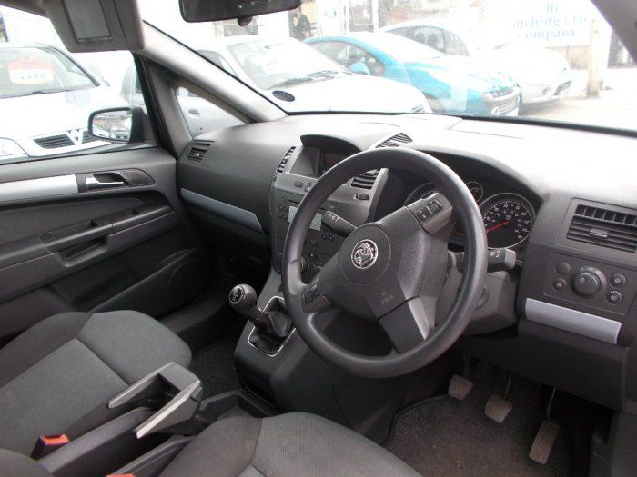 2005 Vauxhall Zafira 1.6 i 16v Club image 5