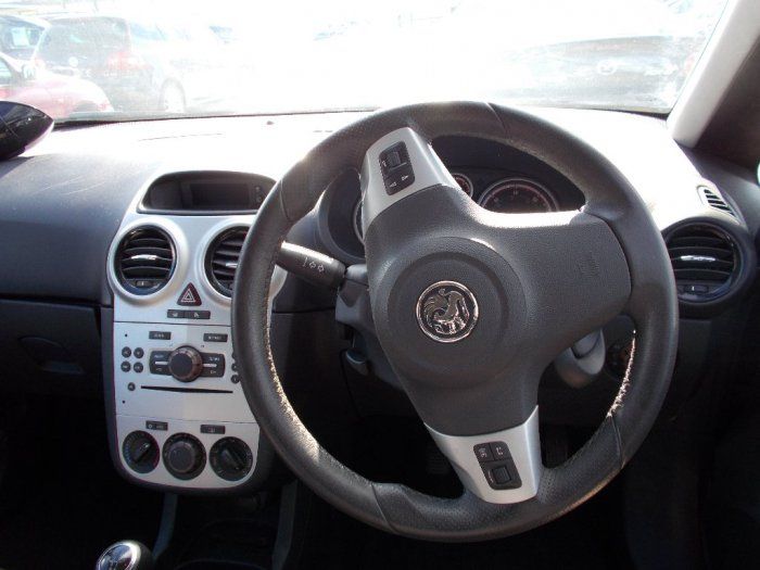 2006 Vauxhall Corsa 1.4 i 16v SXi image 6