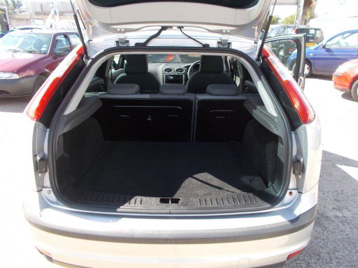 2005 Ford Focus 1.6 LX image 6