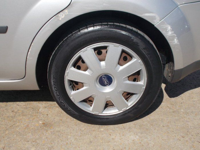 2005 Ford Focus 1.6 LX image 8