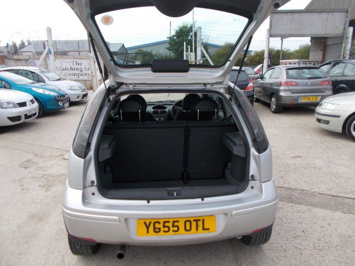 2005 Vauxhall Corsa 1.2 i 16v Design image 7