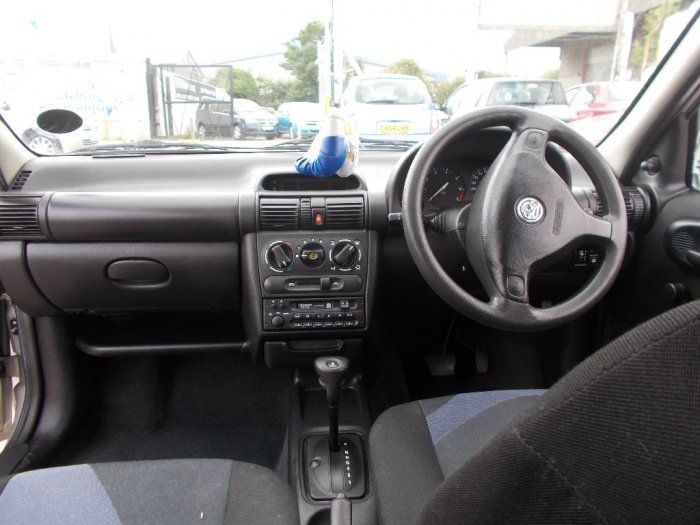 1999 Vauxhall Corsa 1.2 i 16v Club image 5