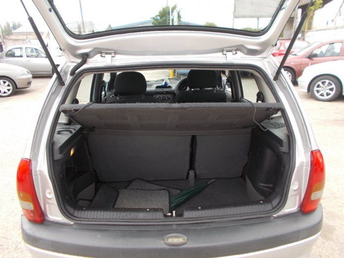 1999 Vauxhall Corsa 1.2 i 16v Club image 7