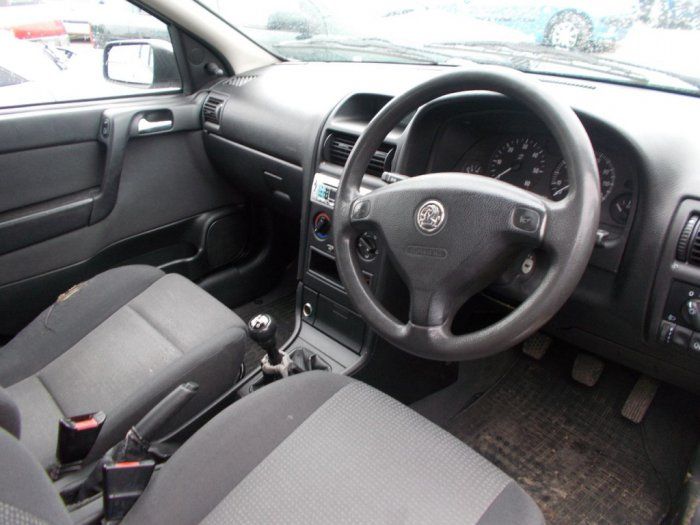 2002 Vauxhall Astra 2.0 DTi 16V LS image 4