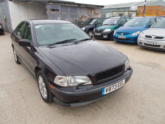 1999 Volvo S40 1.6 XS image 1