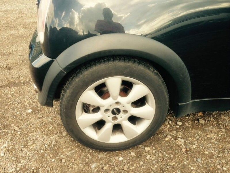 2004 MINI One 1.6 Cooper Hatchback image 7