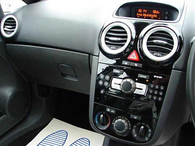 2008 Vauxhall Corsa 1.4 i 16v Design 5dr (a/c) image 8