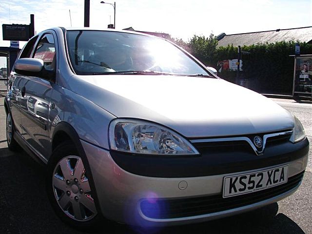 2003 Vauxhall Corsa 1.0 i 12v Elegance 5dr image 1