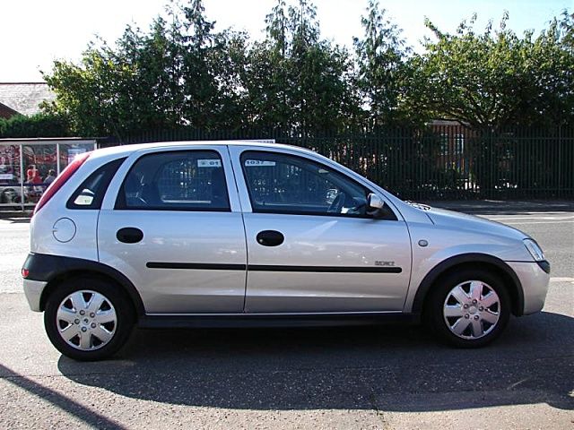 2003 Vauxhall Corsa 1.0 i 12v Elegance 5dr image 3