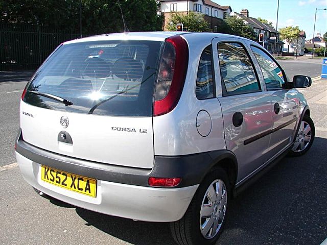 2003 Vauxhall Corsa 1.0 i 12v Elegance 5dr image 4