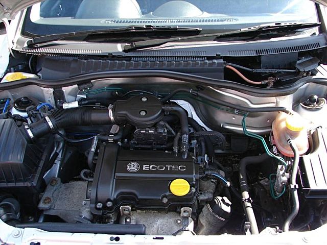 2003 Vauxhall Corsa 1.0 i 12v Elegance 5dr image 8