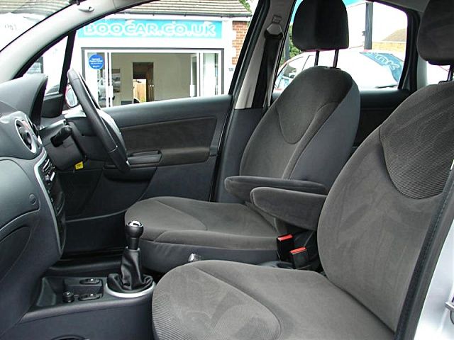 2008 Citroen C3 1.4 i 16v Exclusive 5dr image 5