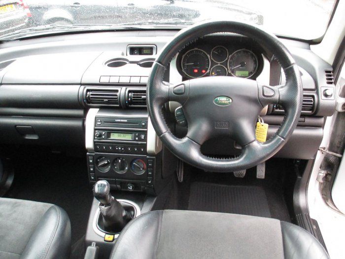 2004 Land Rover Freelander 2.0 image 4