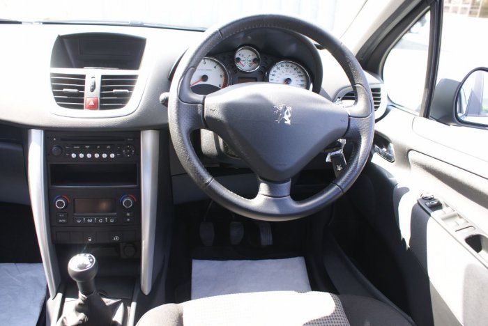 2010 Peugeot 207 1.6 HDi 90 Sport 5dr image 4
