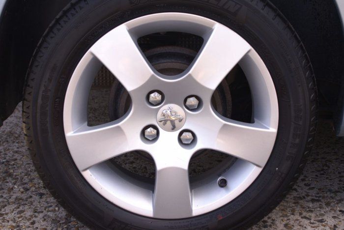 2010 Peugeot 207 1.6 HDi 90 Sport 5dr image 7