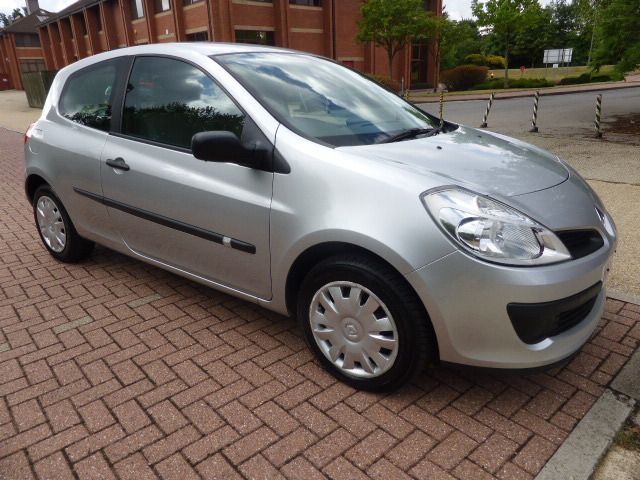 2006 Renault Clio Expression 16V image 1