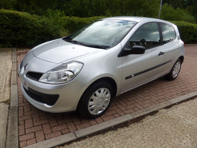 2006 Renault Clio Expression 16V image 2
