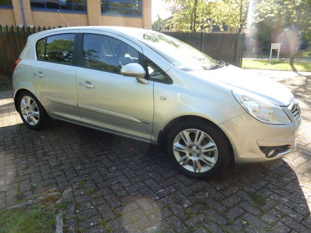 2007 Vauxhall Corsa Design 16V image 2