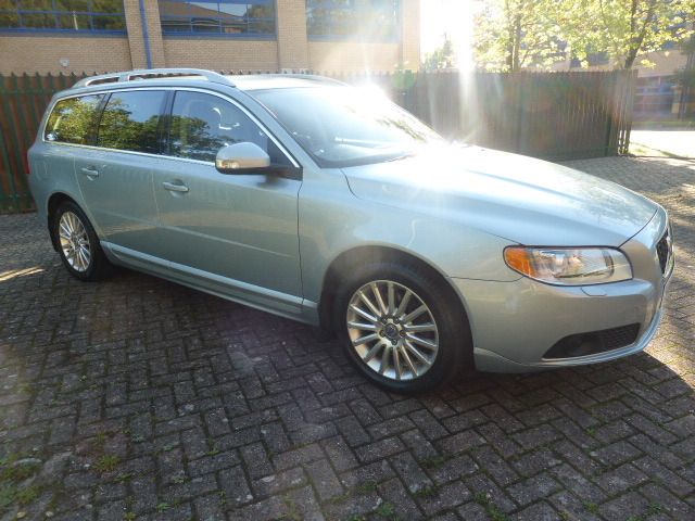 2008 Volvo V70 D SE LUX image 2