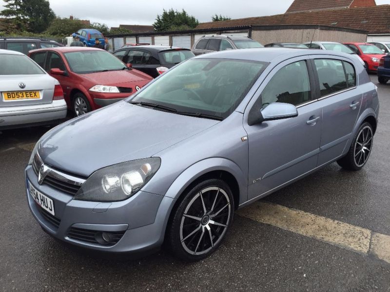 2004 Vauxhall Astra 1.6 petrol low milage and long mot image 1