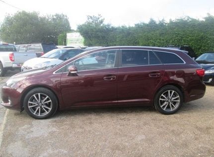 Avensis DIESEL ESTATE Tr D-4d SAT NAV, PARK CAMERA 1 OWNER image 3