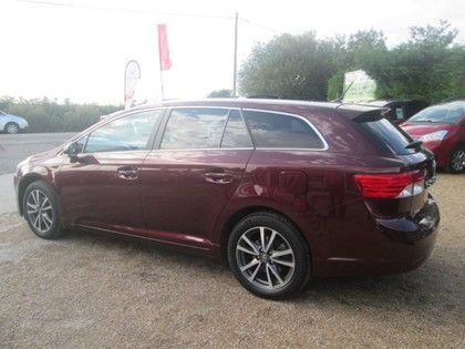 Avensis DIESEL ESTATE Tr D-4d SAT NAV, PARK CAMERA 1 OWNER image 4