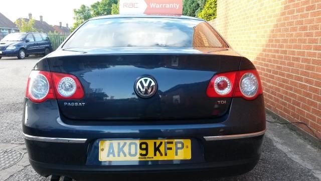 2009 VOLKSWAGEN PASSAT 1.9 HIGHLINE TDI 4d image 3