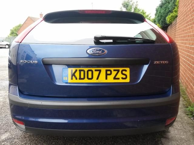 2007 FORD FOCUS 1.6 ZETEC CLIMATE 5d image 3