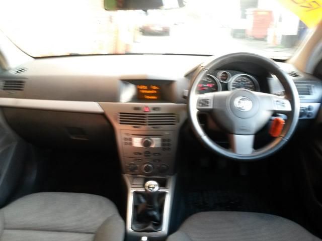 2005 VAUXHALL ASTRA 1.6 image 6
