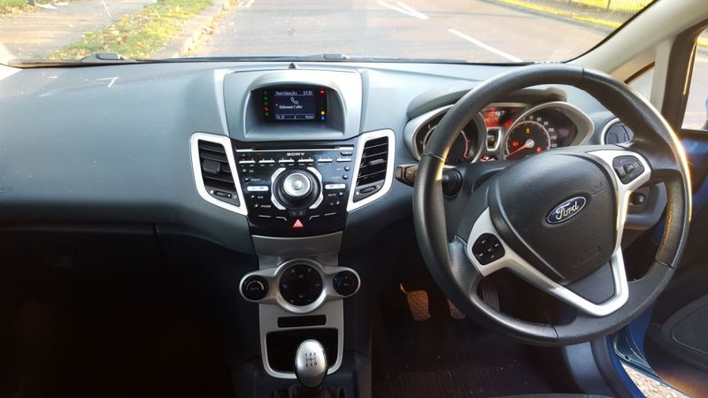 2010 Ford Fiesta 1.4 TDCi Titanium 3dr image 8