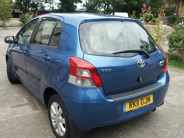2011 Toyota Yaris 1.4 D-4D T Spirit Nav 5dr image 3