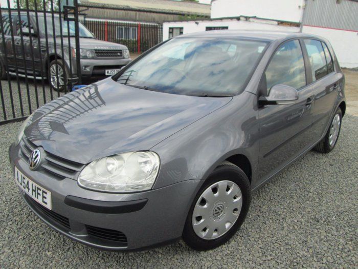 2004 Volkswagen Golf 1.6 S FSI 5dr image 1