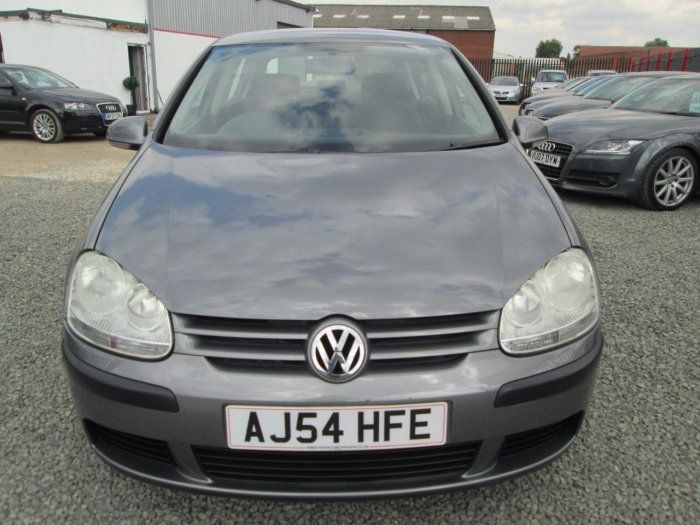 2004 Volkswagen Golf 1.6 S FSI 5dr image 2