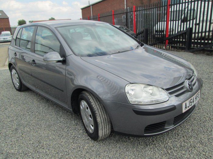 2004 Volkswagen Golf 1.6 S FSI 5dr image 3