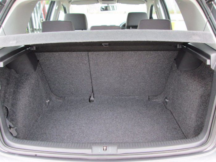 2004 Volkswagen Golf 1.6 S FSI 5dr image 7